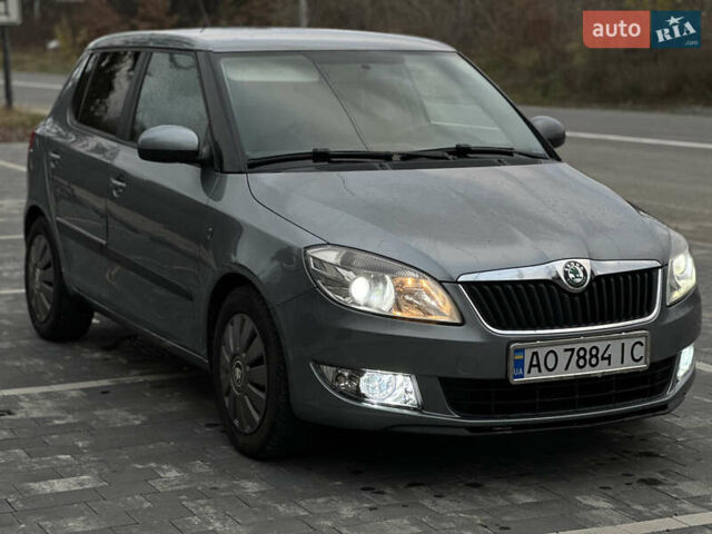 Серый Шкода Фабия, объемом двигателя 1.2 л и пробегом 248 тыс. км за 5700 $, фото 2 на Automoto.ua