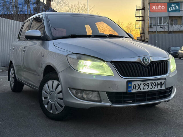 Серый Шкода Фабия, объемом двигателя 1.39 л и пробегом 251 тыс. км за 4199 $, фото 2 на Automoto.ua