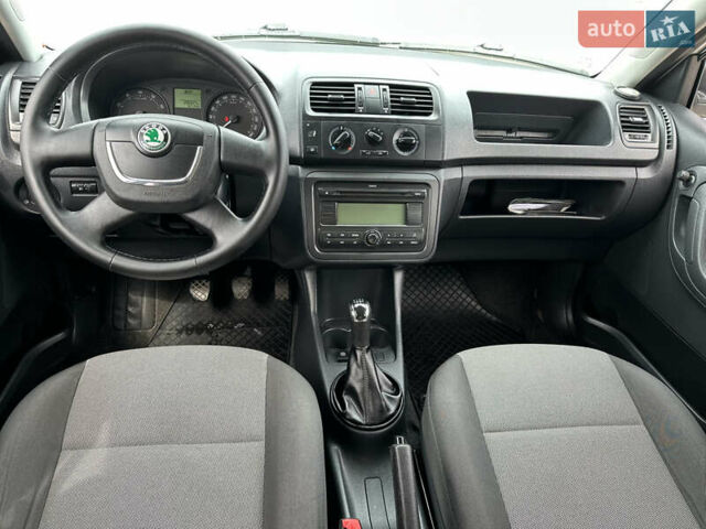 Серый Шкода Фабия, объемом двигателя 1.39 л и пробегом 205 тыс. км за 5800 $, фото 10 на Automoto.ua