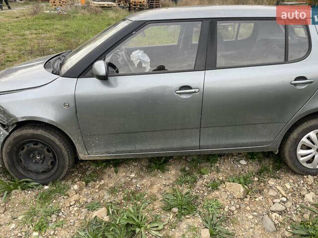 Серый Шкода Фабия, объемом двигателя 1.2 л и пробегом 300 тыс. км за 3000 $, фото 3 на Automoto.ua