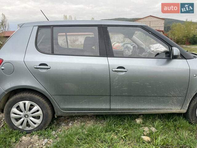 Серый Шкода Фабия, объемом двигателя 1.2 л и пробегом 300 тыс. км за 3000 $, фото 5 на Automoto.ua