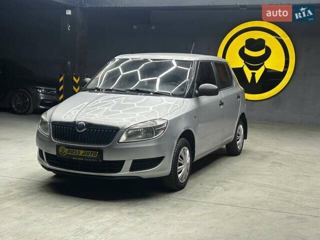 Серый Шкода Фабия, объемом двигателя 1.2 л и пробегом 167 тыс. км за 5100 $, фото 2 на Automoto.ua