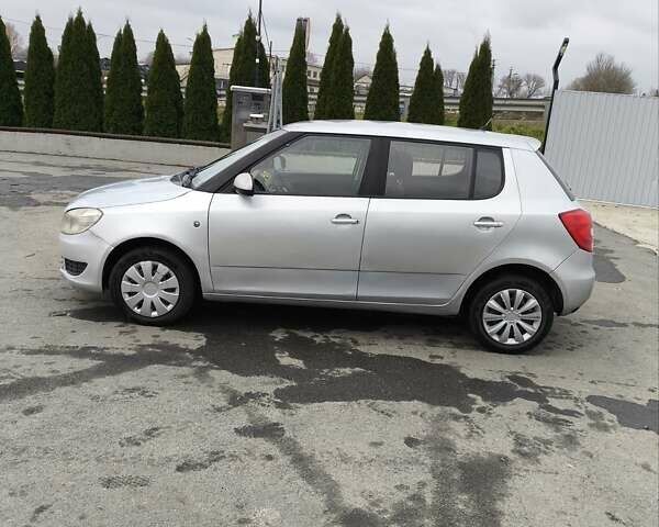 Сірий Шкода Фабія, об'ємом двигуна 1.4 л та пробігом 333 тис. км за 3800 $, фото 9 на Automoto.ua