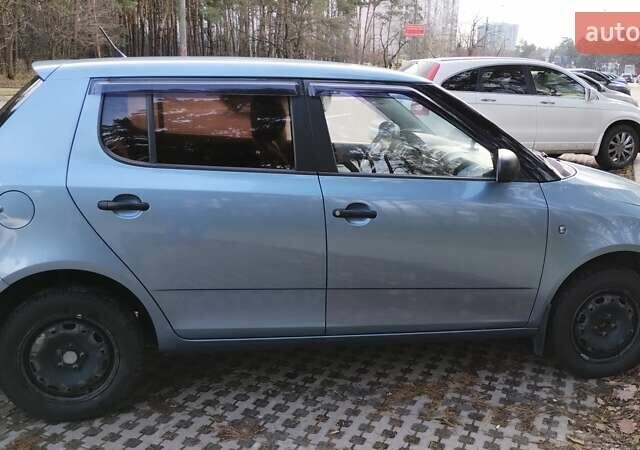 Серый Шкода Фабия, объемом двигателя 1.2 л и пробегом 161 тыс. км за 5500 $, фото 1 на Automoto.ua