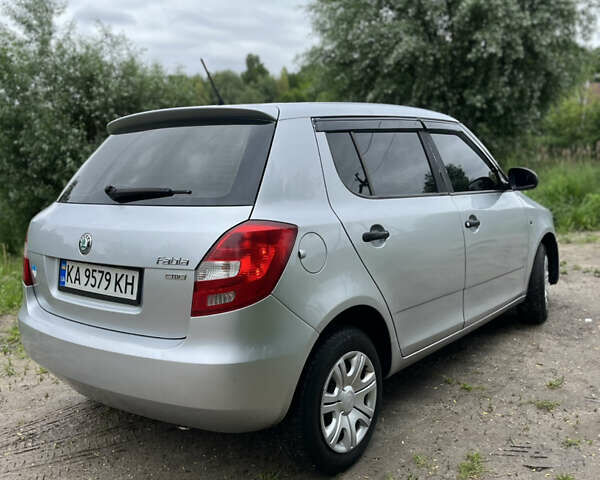 Сірий Шкода Фабія, об'ємом двигуна 1.6 л та пробігом 232 тис. км за 5600 $, фото 2 на Automoto.ua