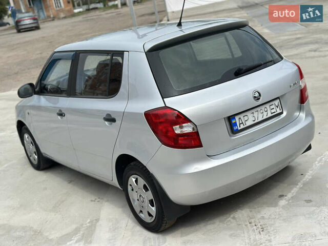 Серый Шкода Фабия, объемом двигателя 1.39 л и пробегом 205 тыс. км за 5800 $, фото 8 на Automoto.ua