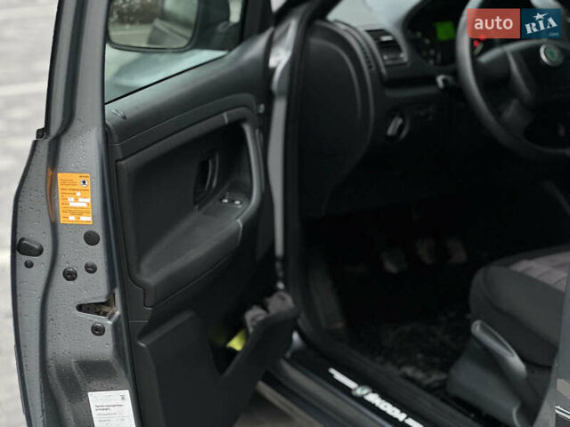 Серый Шкода Фабия, объемом двигателя 1.2 л и пробегом 248 тыс. км за 5700 $, фото 7 на Automoto.ua