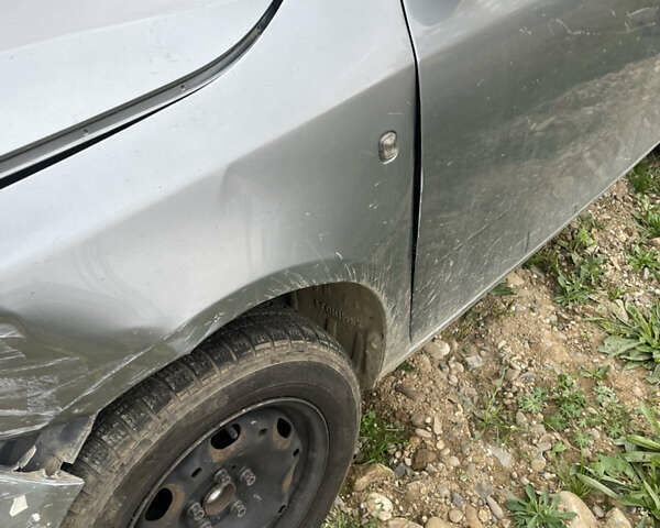 Серый Шкода Фабия, объемом двигателя 1.2 л и пробегом 300 тыс. км за 3000 $, фото 2 на Automoto.ua