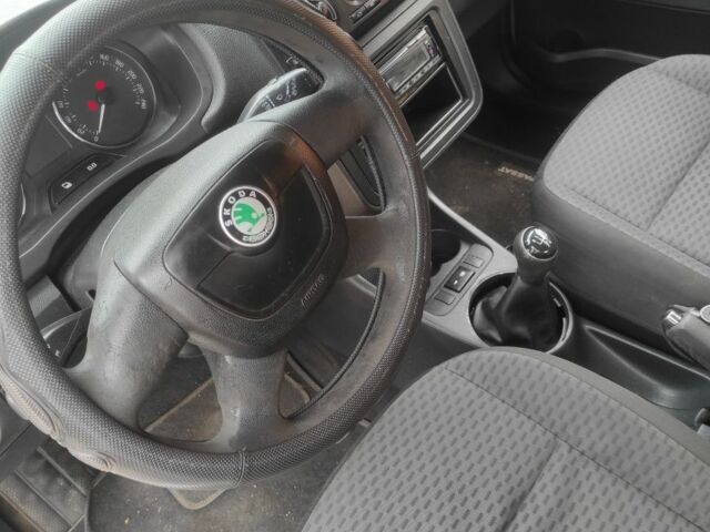 Сірий Шкода Фабія, об'ємом двигуна 1.4 л та пробігом 350 тис. км за 3400 $, фото 7 на Automoto.ua