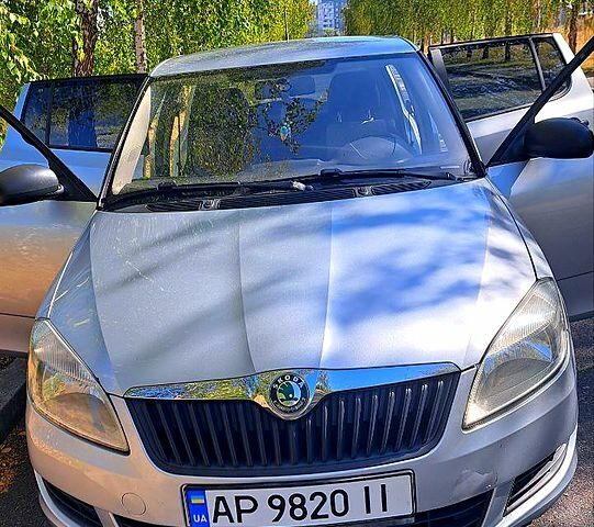 Шкода Фабия 2012 в Запорожье на Automoto.ua Серый Шкода Фабия, объемом двигателя 1.2 л и пробегом 162 тыс. км за 5850 $, фото 5 на Automoto.ua
