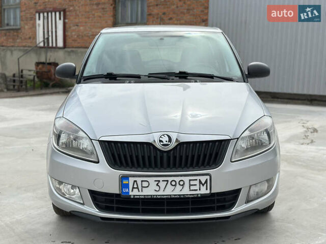Серый Шкода Фабия, объемом двигателя 1.39 л и пробегом 205 тыс. км за 5800 $, фото 2 на Automoto.ua