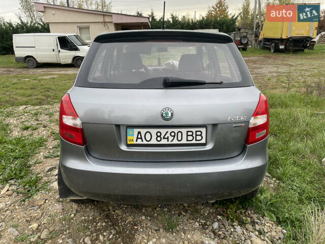 Серый Шкода Фабия, объемом двигателя 1.2 л и пробегом 300 тыс. км за 3000 $, фото 4 на Automoto.ua
