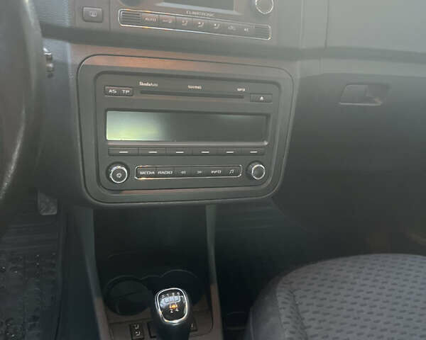 Серый Шкода Фабия, объемом двигателя 0 л и пробегом 182 тыс. км за 5850 $, фото 6 на Automoto.ua