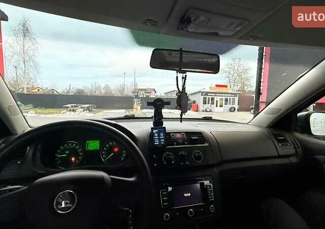 Серый Шкода Фабия, объемом двигателя 1.2 л и пробегом 325 тыс. км за 5300 $, фото 4 на Automoto.ua