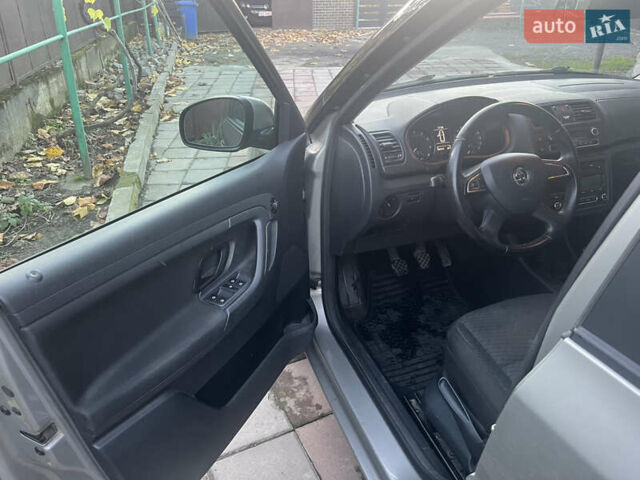 Серый Шкода Фабия, объемом двигателя 0 л и пробегом 182 тыс. км за 5850 $, фото 5 на Automoto.ua