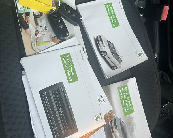 Серый Шкода Фабия, объемом двигателя 0 л и пробегом 182 тыс. км за 5850 $, фото 10 на Automoto.ua