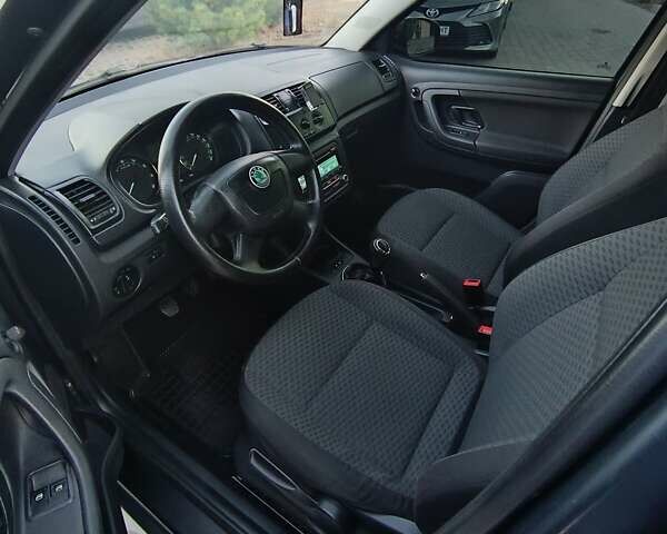 Сірий Шкода Фабія, об'ємом двигуна 1.39 л та пробігом 108 тис. км за 6800 $, фото 23 на Automoto.ua