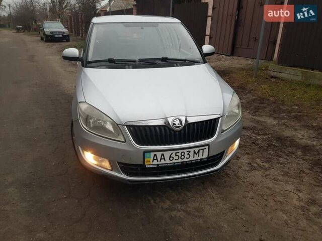 Серый Шкода Фабия, объемом двигателя 1.4 л и пробегом 154 тыс. км за 5350 $, фото 3 на Automoto.ua
