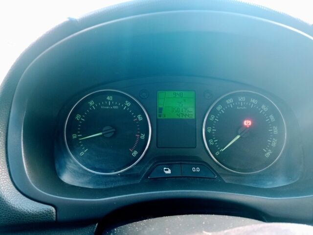 Серый Шкода Фабия, объемом двигателя 1.4 л и пробегом 358 тыс. км за 6100 $, фото 6 на Automoto.ua