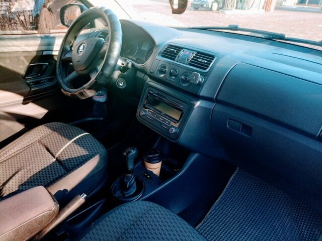 Серый Шкода Фабия, объемом двигателя 1.4 л и пробегом 358 тыс. км за 6100 $, фото 4 на Automoto.ua