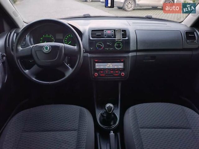Сірий Шкода Фабія, об'ємом двигуна 1.39 л та пробігом 108 тис. км за 6800 $, фото 29 на Automoto.ua