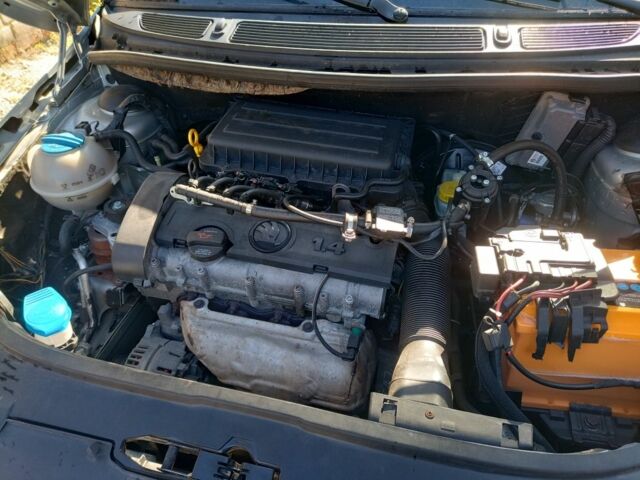 Серый Шкода Фабия, объемом двигателя 1.4 л и пробегом 358 тыс. км за 6100 $, фото 7 на Automoto.ua