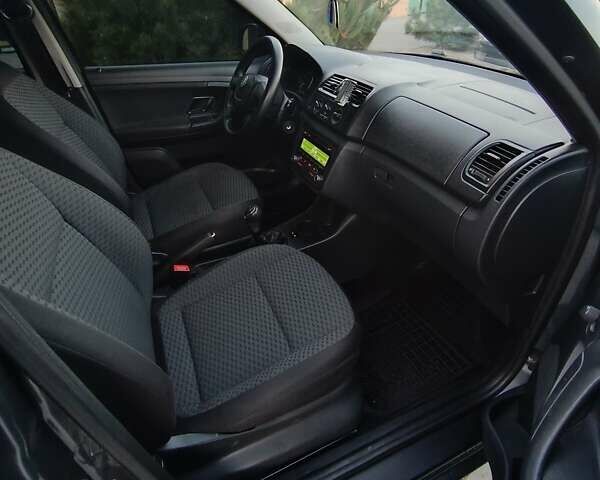 Сірий Шкода Фабія, об'ємом двигуна 1.39 л та пробігом 108 тис. км за 6800 $, фото 25 на Automoto.ua