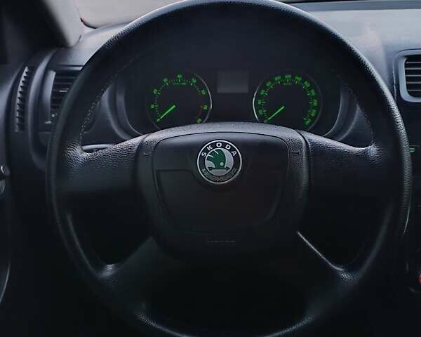 Сірий Шкода Фабія, об'ємом двигуна 1.39 л та пробігом 108 тис. км за 6800 $, фото 31 на Automoto.ua