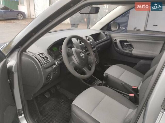 Серый Шкода Фабия, объемом двигателя 1.2 л и пробегом 203 тыс. км за 5900 $, фото 2 на Automoto.ua