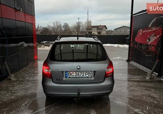 Серый Шкода Фабия, объемом двигателя 1.2 л и пробегом 325 тыс. км за 5300 $, фото 2 на Automoto.ua