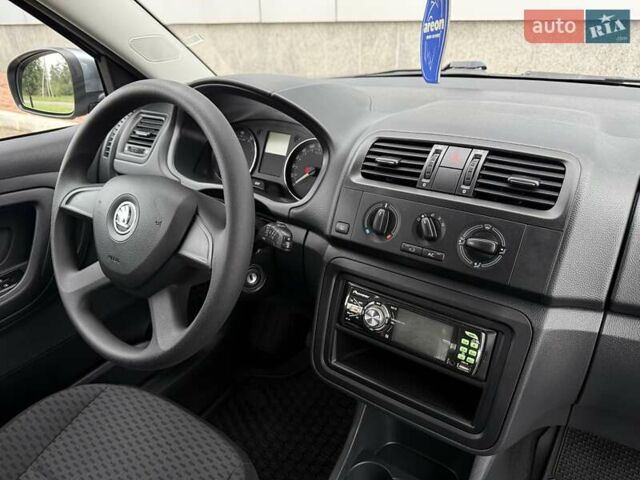 Серый Шкода Фабия, объемом двигателя 1.39 л и пробегом 60 тыс. км за 7700 $, фото 41 на Automoto.ua