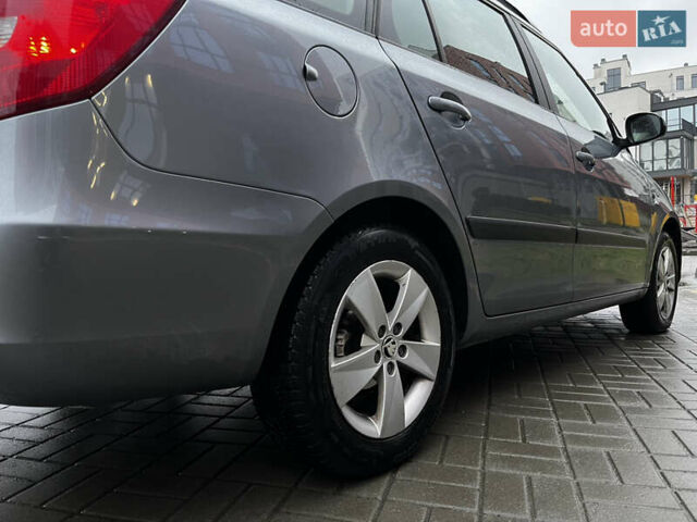 Сірий Шкода Фабія, об'ємом двигуна 1.2 л та пробігом 325 тис. км за 5600 $, фото 10 на Automoto.ua