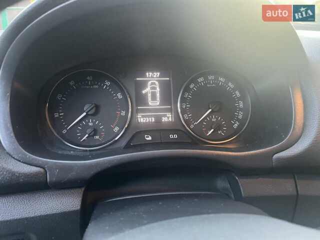Серый Шкода Фабия, объемом двигателя 0 л и пробегом 182 тыс. км за 5850 $, фото 7 на Automoto.ua