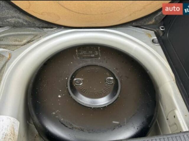 Серый Шкода Фабия, объемом двигателя 1.39 л и пробегом 183 тыс. км за 7200 $, фото 2 на Automoto.ua