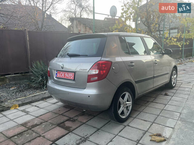 Серый Шкода Фабия, объемом двигателя 0 л и пробегом 182 тыс. км за 5850 $, фото 2 на Automoto.ua