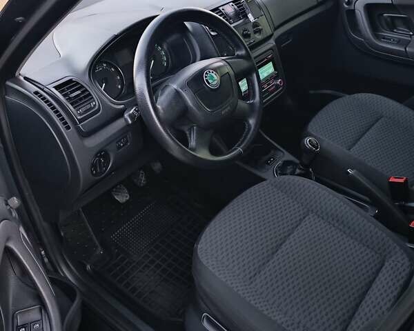 Сірий Шкода Фабія, об'ємом двигуна 1.39 л та пробігом 108 тис. км за 6800 $, фото 20 на Automoto.ua