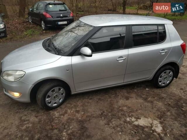 Серый Шкода Фабия, объемом двигателя 1.4 л и пробегом 154 тыс. км за 5350 $, фото 5 на Automoto.ua