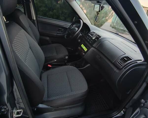 Сірий Шкода Фабія, об'ємом двигуна 1.39 л та пробігом 108 тис. км за 6800 $, фото 28 на Automoto.ua