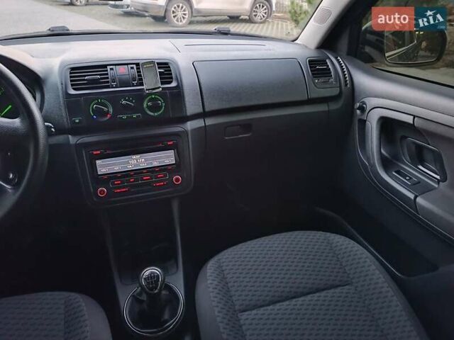 Сірий Шкода Фабія, об'ємом двигуна 1.39 л та пробігом 108 тис. км за 6800 $, фото 33 на Automoto.ua