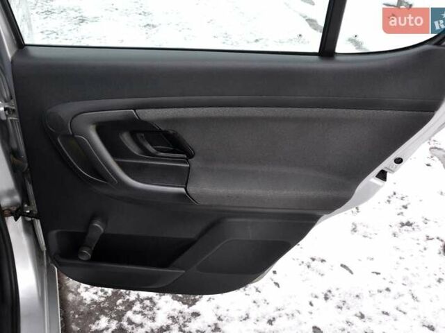 Серый Шкода Фабия, объемом двигателя 1.39 л и пробегом 258 тыс. км за 4999 $, фото 19 на Automoto.ua