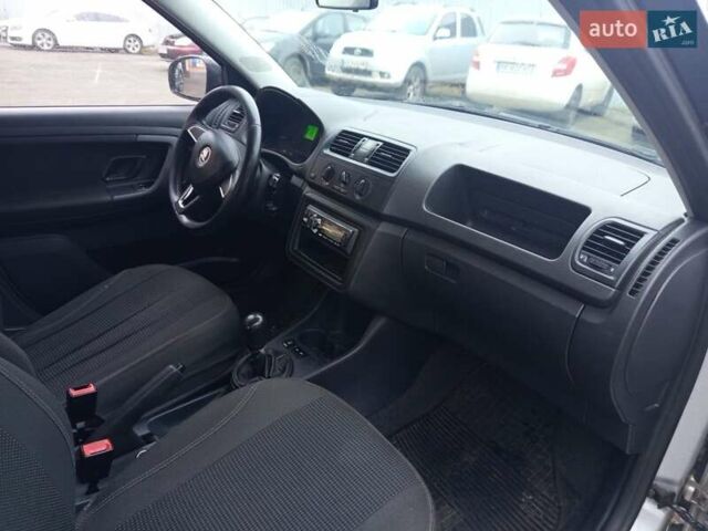 Серый Шкода Фабия, объемом двигателя 1.39 л и пробегом 220 тыс. км за 5100 $, фото 5 на Automoto.ua