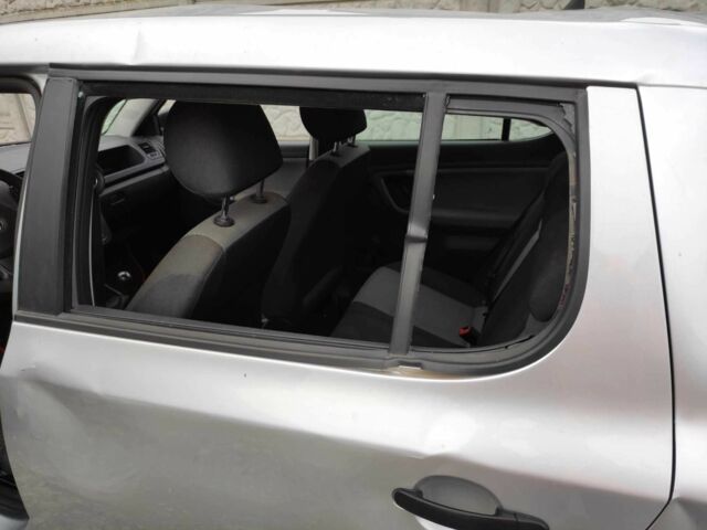 Сірий Шкода Фабія, об'ємом двигуна 1.6 л та пробігом 298 тис. км за 2000 $, фото 14 на Automoto.ua