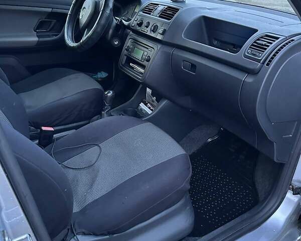 Сірий Шкода Фабія, об'ємом двигуна 1.39 л та пробігом 191 тис. км за 5500 $, фото 7 на Automoto.ua