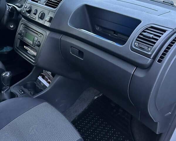 Сірий Шкода Фабія, об'ємом двигуна 1.39 л та пробігом 191 тис. км за 5500 $, фото 6 на Automoto.ua