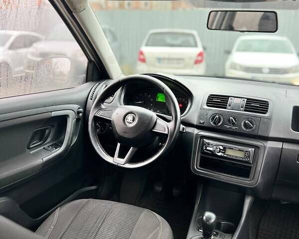 Серый Шкода Фабия, объемом двигателя 1.39 л и пробегом 220 тыс. км за 5100 $, фото 6 на Automoto.ua