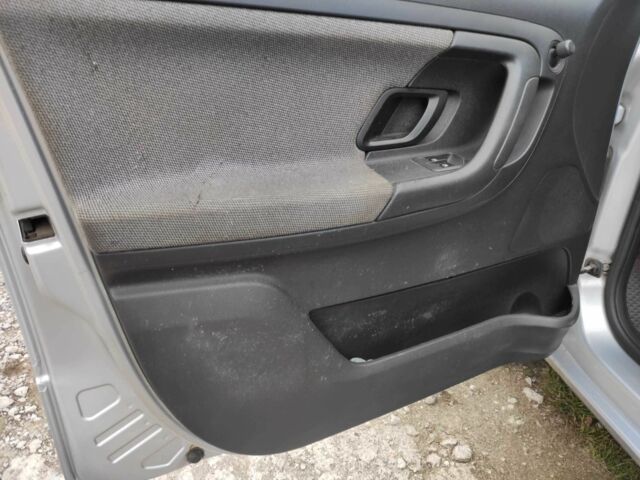 Сірий Шкода Фабія, об'ємом двигуна 1.6 л та пробігом 298 тис. км за 2000 $, фото 17 на Automoto.ua