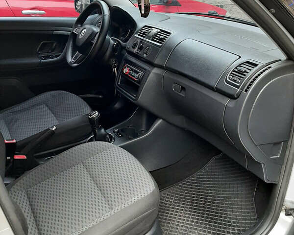 Сірий Шкода Фабія, об'ємом двигуна 1.4 л та пробігом 168 тис. км за 6900 $, фото 10 на Automoto.ua