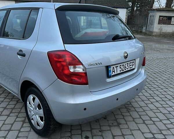 Сірий Шкода Фабія, об'ємом двигуна 1.39 л та пробігом 191 тис. км за 5500 $, фото 4 на Automoto.ua