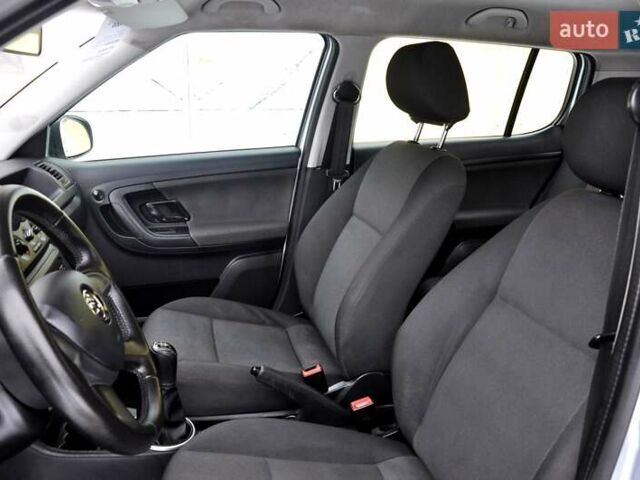 Серый Шкода Фабия, объемом двигателя 1.39 л и пробегом 258 тыс. км за 4999 $, фото 14 на Automoto.ua