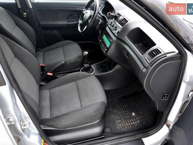 Серый Шкода Фабия, объемом двигателя 1.39 л и пробегом 258 тыс. км за 4999 $, фото 23 на Automoto.ua